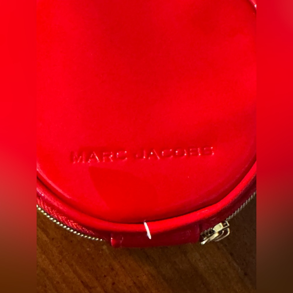 Marc Jacobs Mini 4" Red Patent Leather Crossbody Round Circle Canteen Bag New - Picture 2 of 6